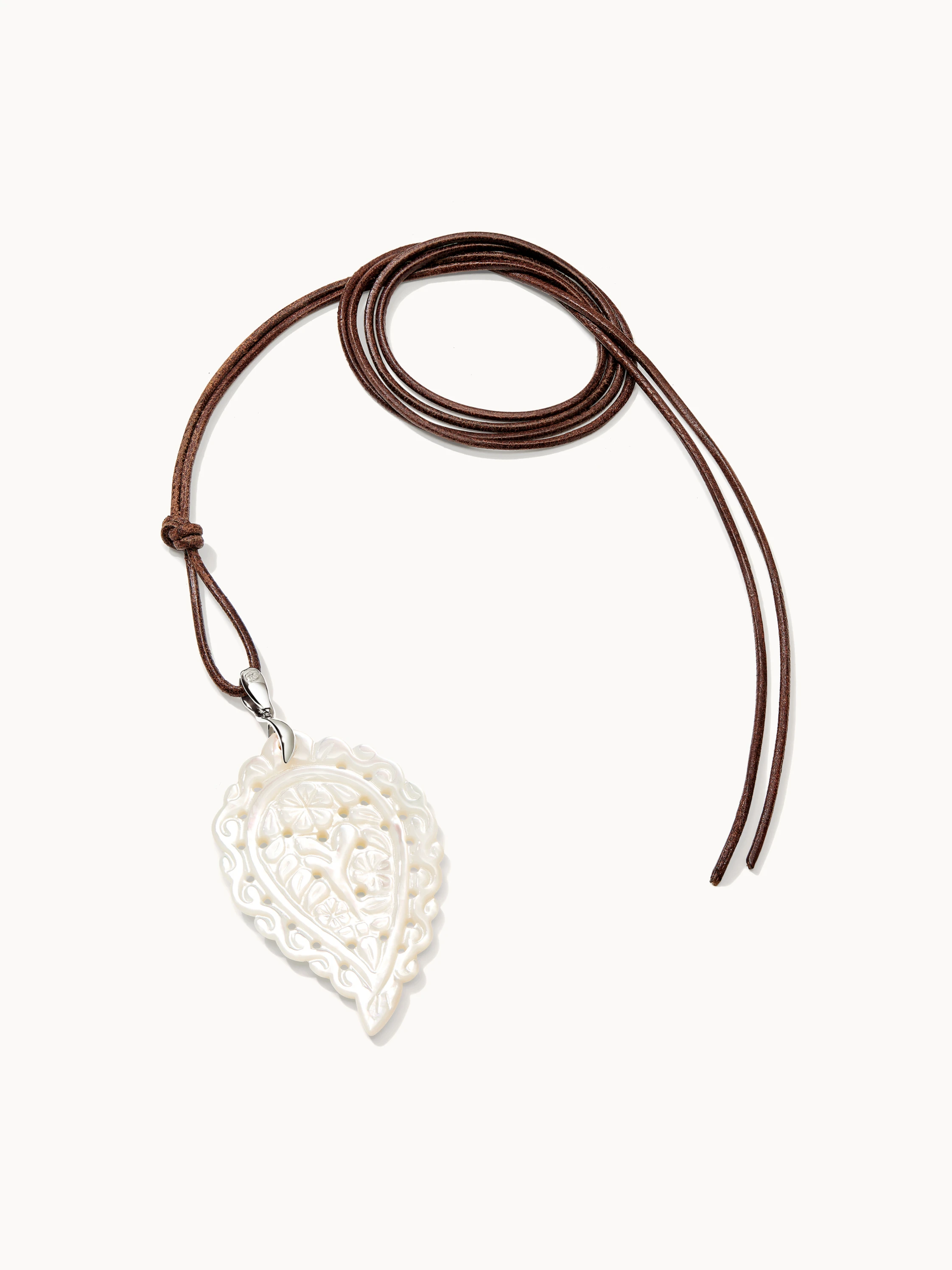 TAMARA COMOLLI Anhänger PENDANT INDIA LARGE MOTHER OF PEARL WHITE aus 18 Karat Weißgold und Perlmutt