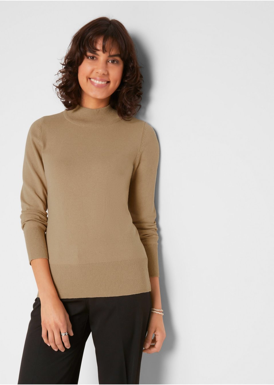 Pull basique en fine maille à col montant