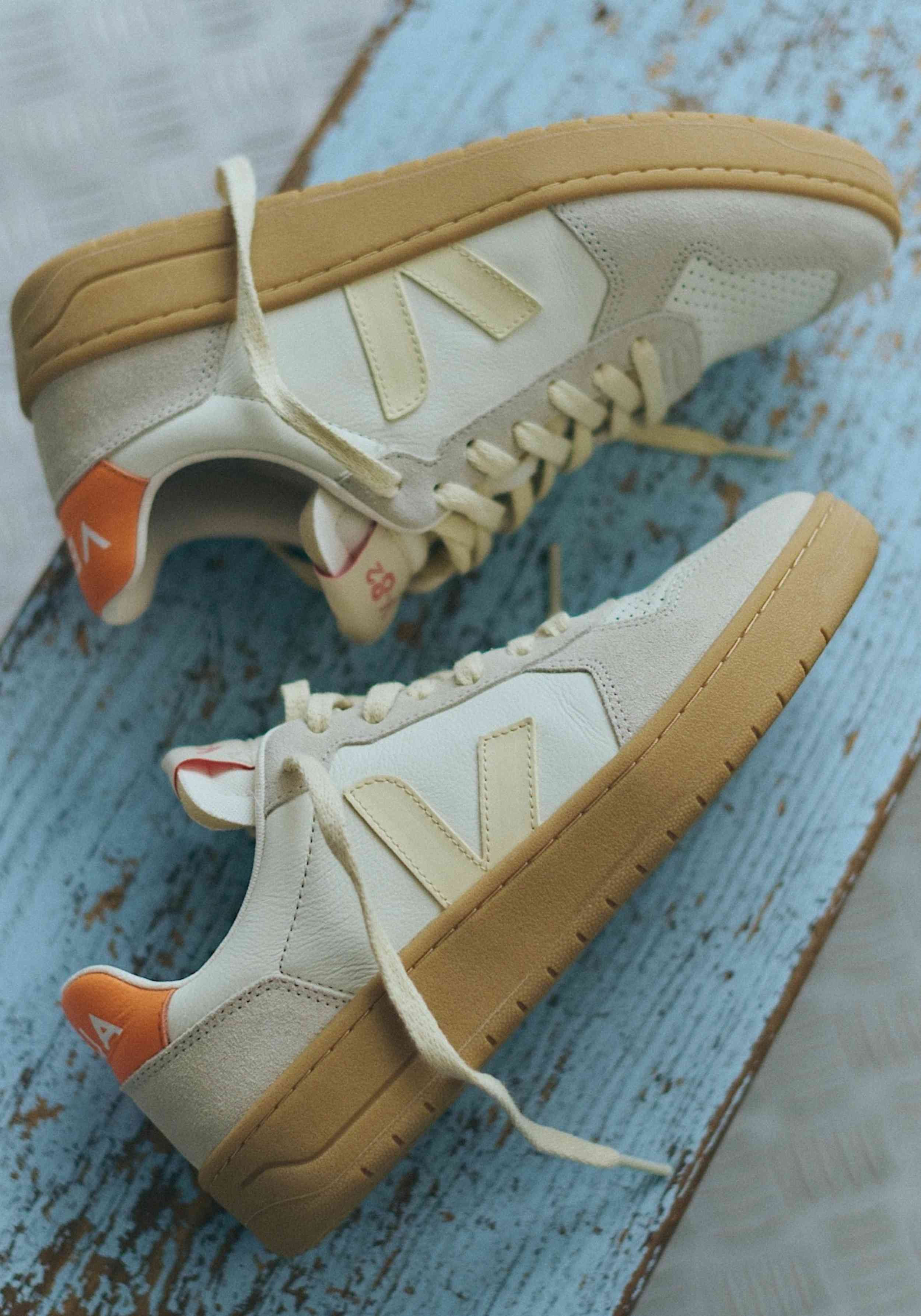 Veja Sneaker V-82 Grained Leather Pure Calcaire Fury