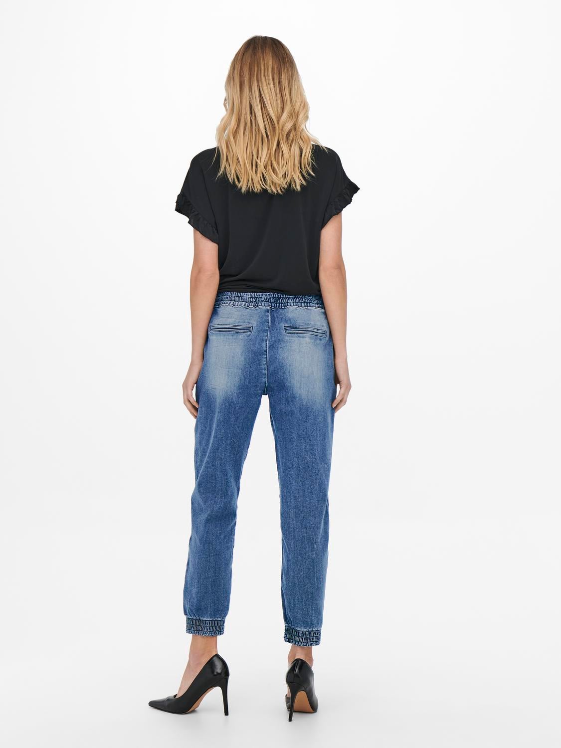ONLKELDA Mittlere Taille Karotte Jeans Medium Blue Denim