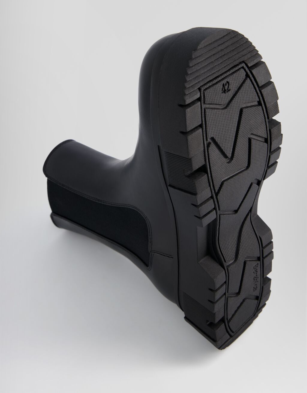 Botas Chelsea masculinas com sola tratorada