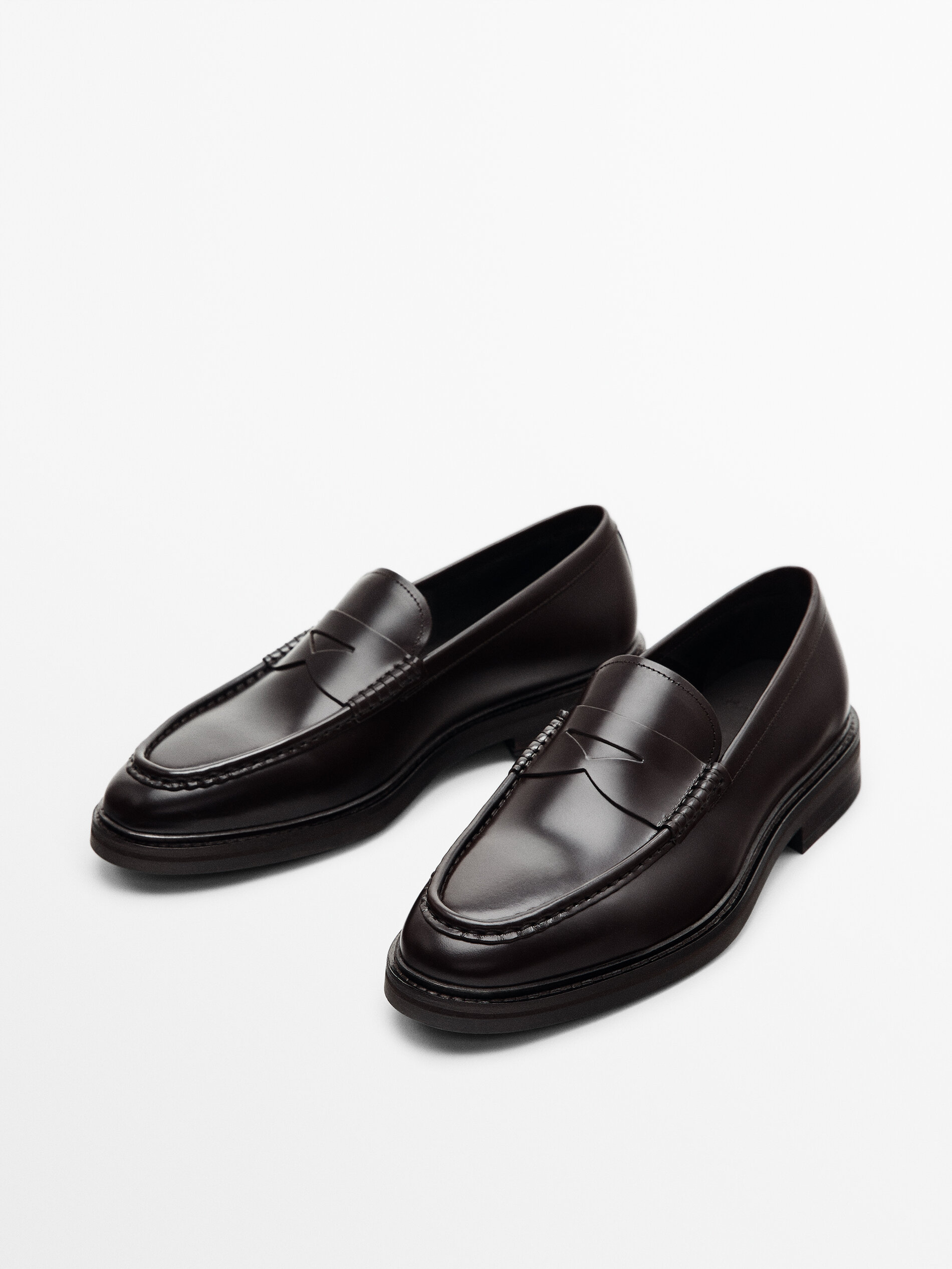 Mocassim de couro marrom com máscara - MARROM