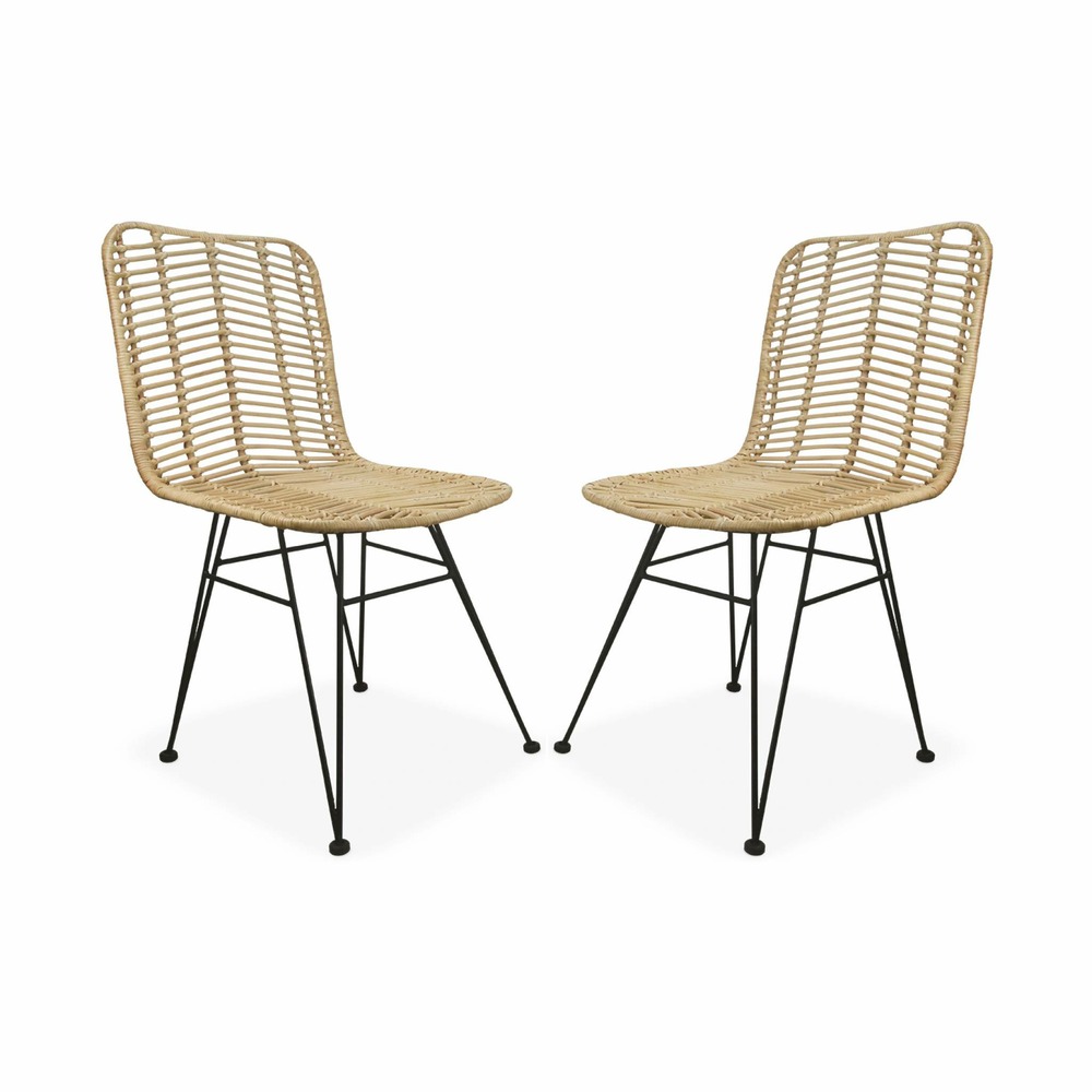 Deux chaises en rotin naturel et métal. Coussins noirs - cahya
