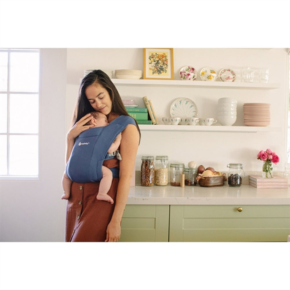 Embrace Soft Navy - Ergobaby → Luksusbaby.dk