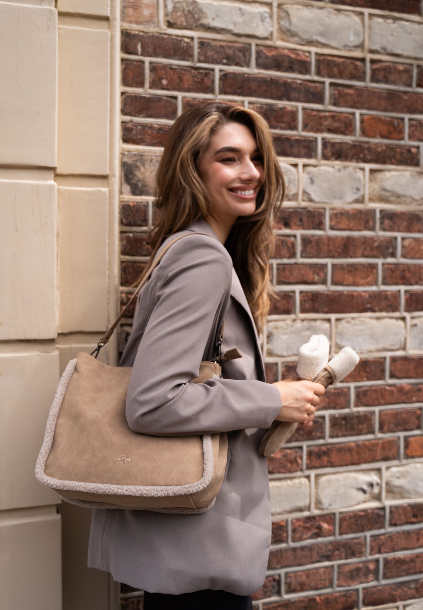 Charm London Newington Schoudertas Taupe