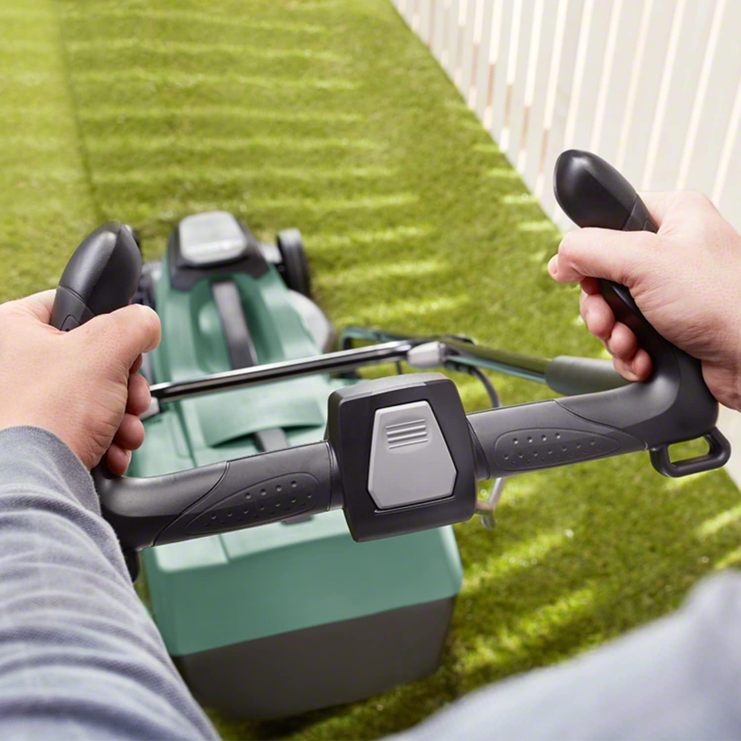 Bosch Home and Garden Bosch Akku-Rasenmäher CityMower 18 (18 Volt, ohne Akku, Schnittbreite: 32 cm, Rasenflächen bis 300 m², im Karton)