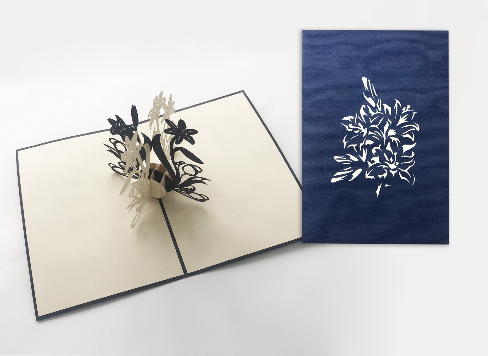 Pop-Up Karte 'Lilien', blau, weiß, L 18 cm, B 13 cm günstig bestellen