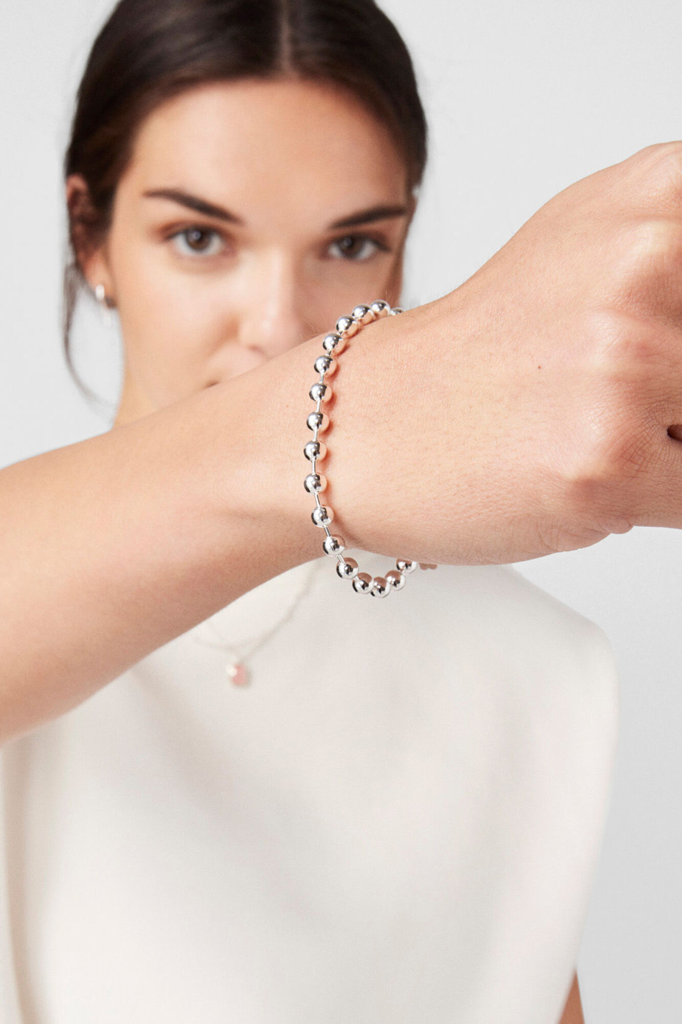 Pulseira Básica com Bolas Prateadas - Cinza