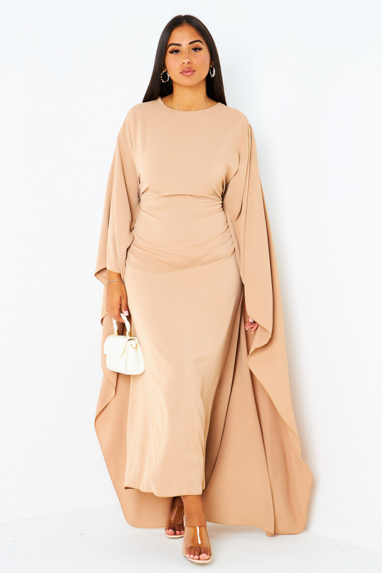 Robe camel ceinturée à empiècement cape