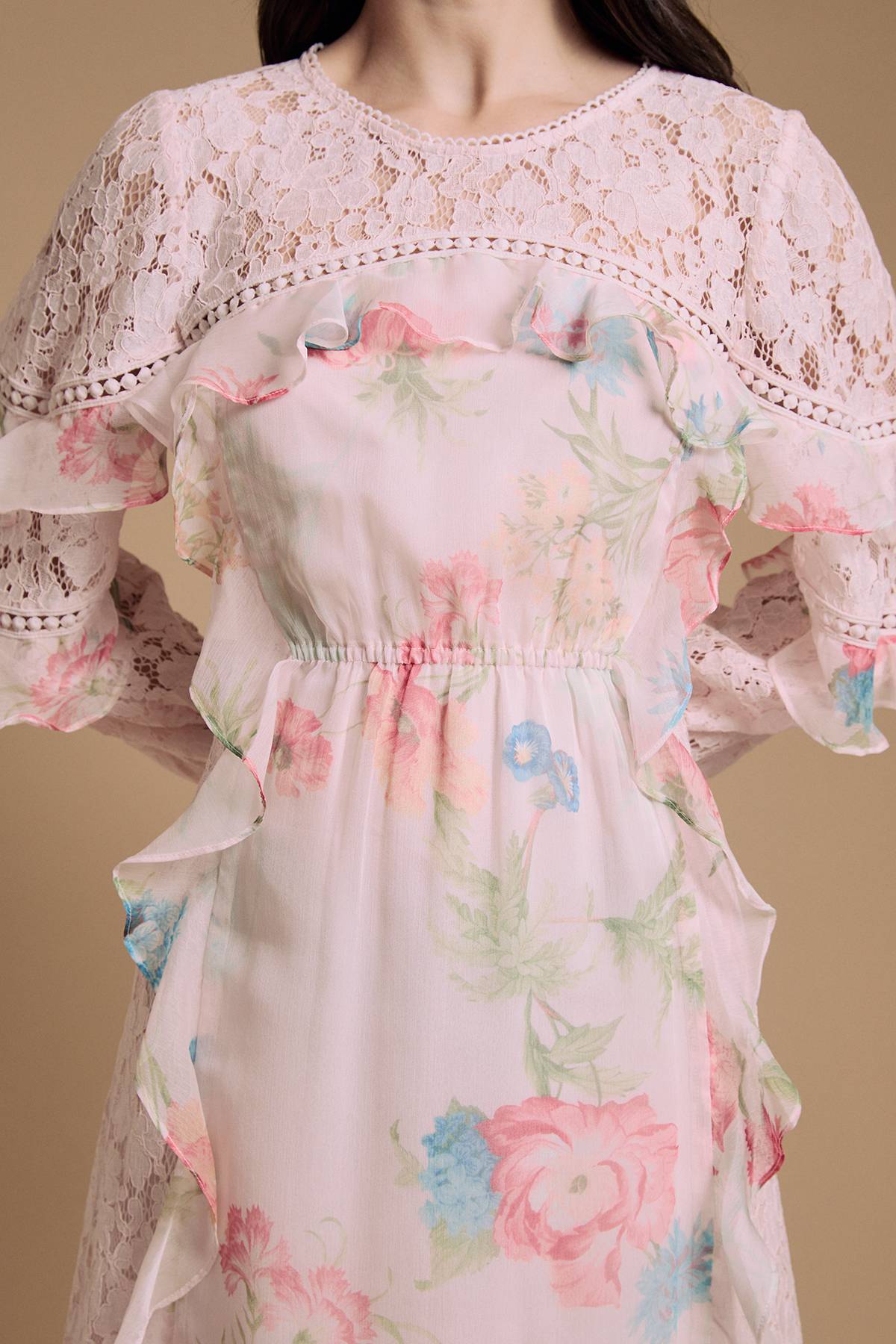 Oasis Robe Midaxi À Volants Et Dentelle Mélangée