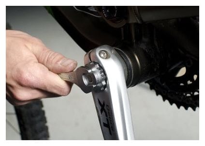 UNIOR Clé pour boitier de pédalier Shimano