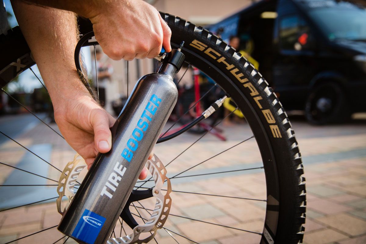 Die MTB-Zukunft ist Tubeless: Schwalbe Tire Booster | Bike-Discount