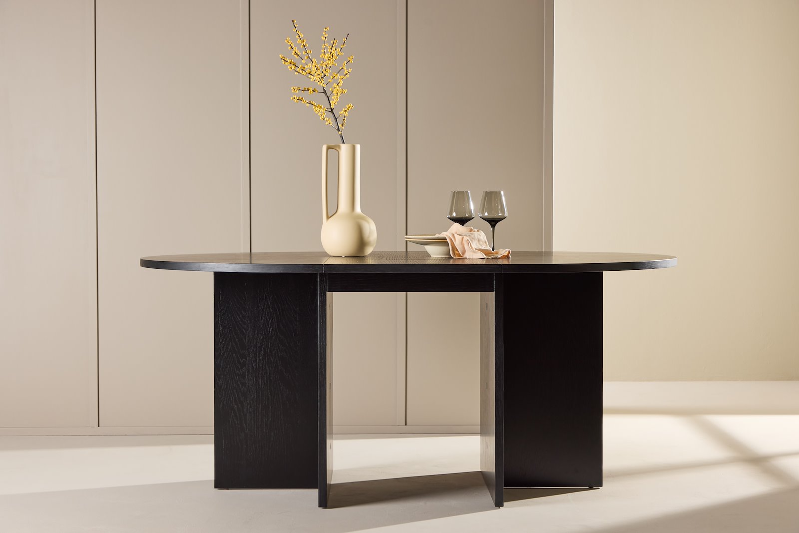 Strada spisebord Sort spisebord i mdf.