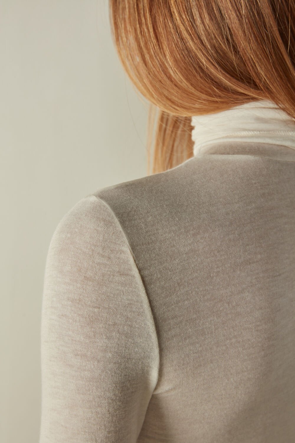 Blusa ultraleve de gola alta em modal e cashmere