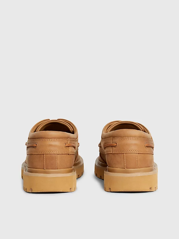 Sapatos híbridos de couro com cadarço