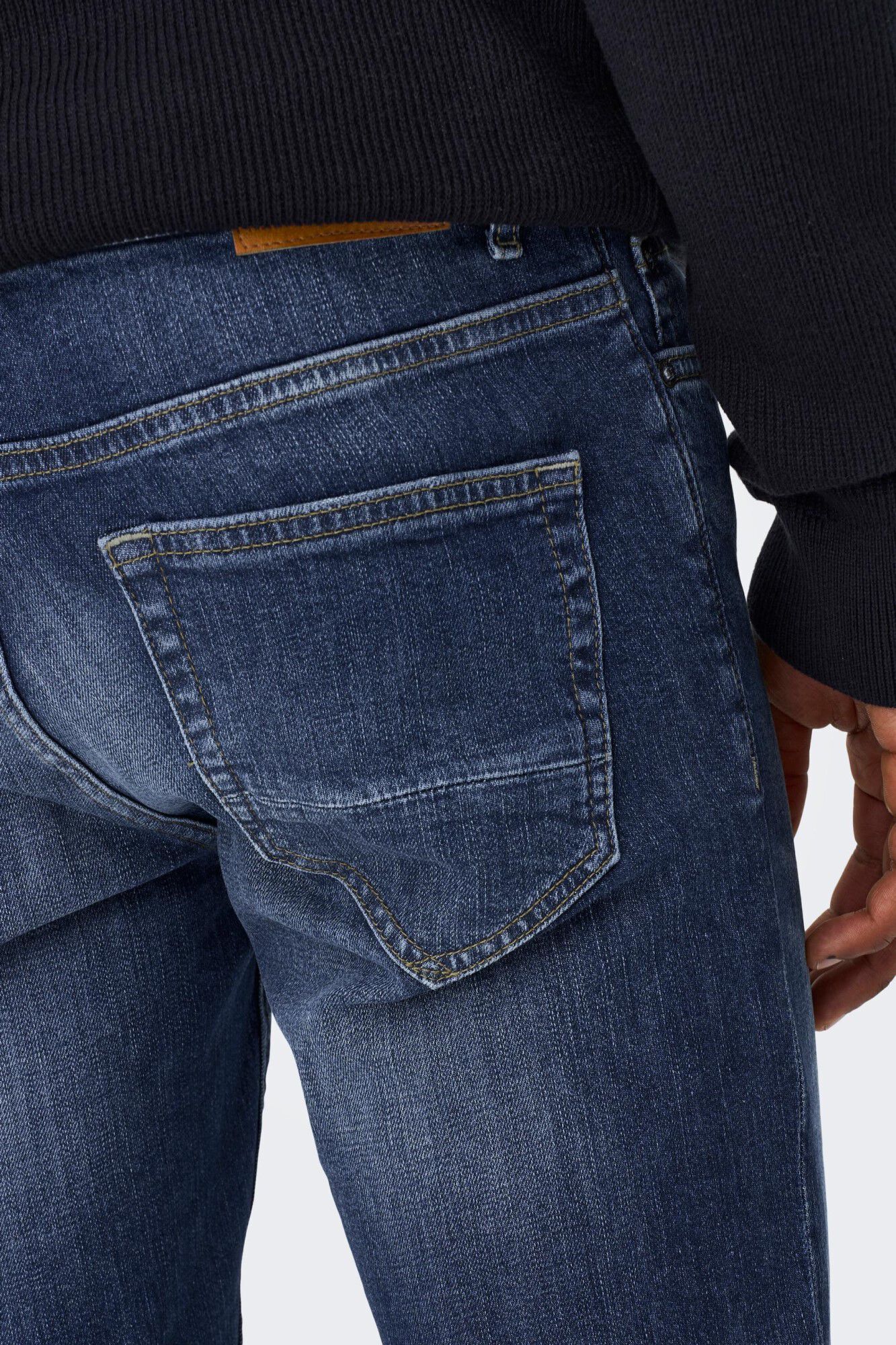calça jeans de corte justo