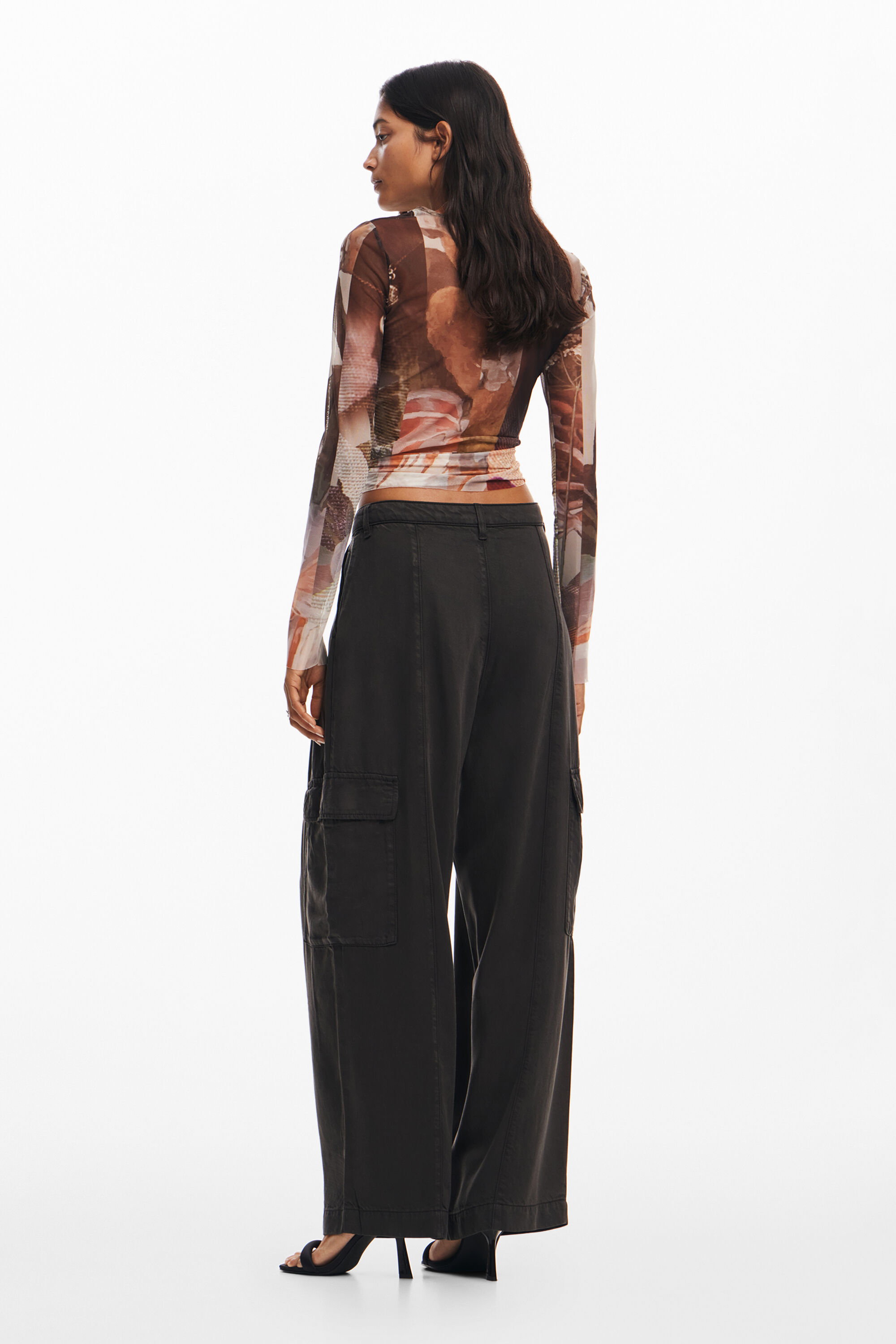 Calça cargo fluido