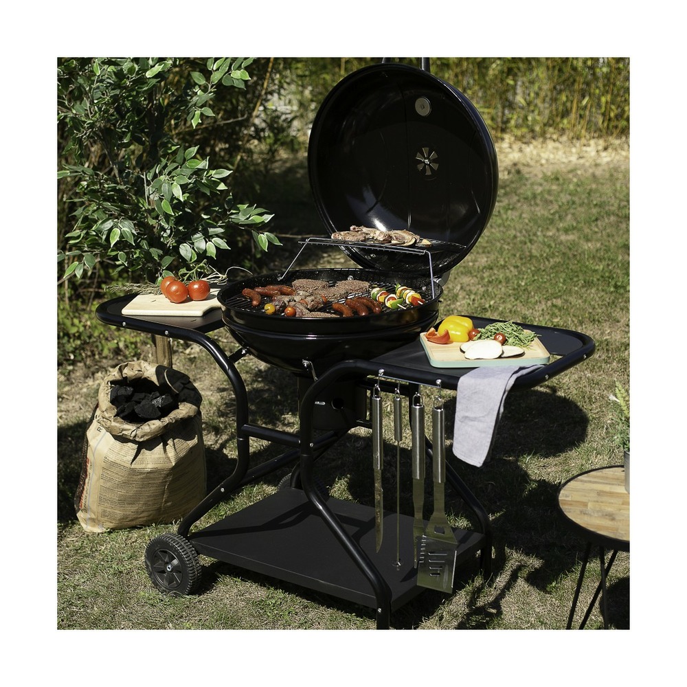 Barbecue à charbon avec tablettes
