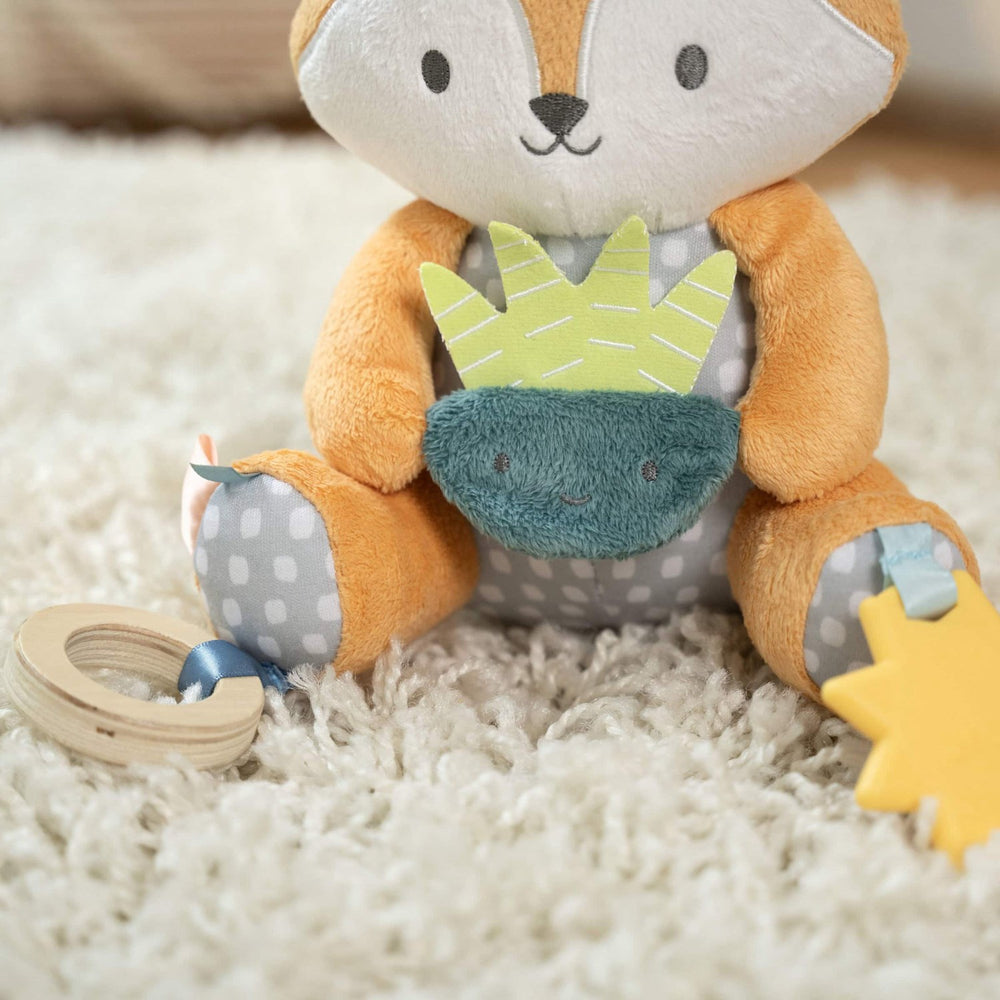 Køb Ingenuity Kitt™ The Fox Calm Springs™ Plys Aktivitetslegetøj
