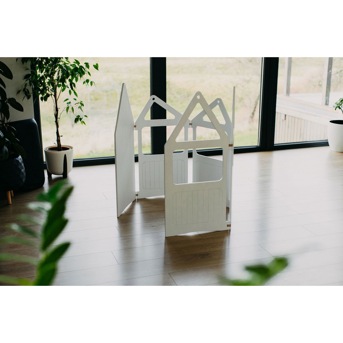 Duck WoodworksDuck Woodworks   ZigZag Haus weiss