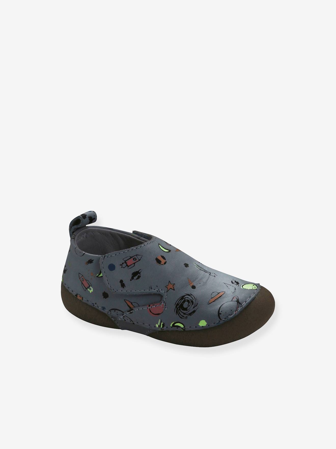 Pantufas de couro estampadas para bebê menino, tamanho médio com estampa azul.