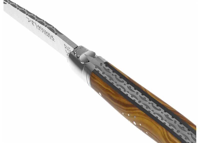 Couteau Laguiole prestige avec un manche en bois d'olivier et mitres en acier inoxydable