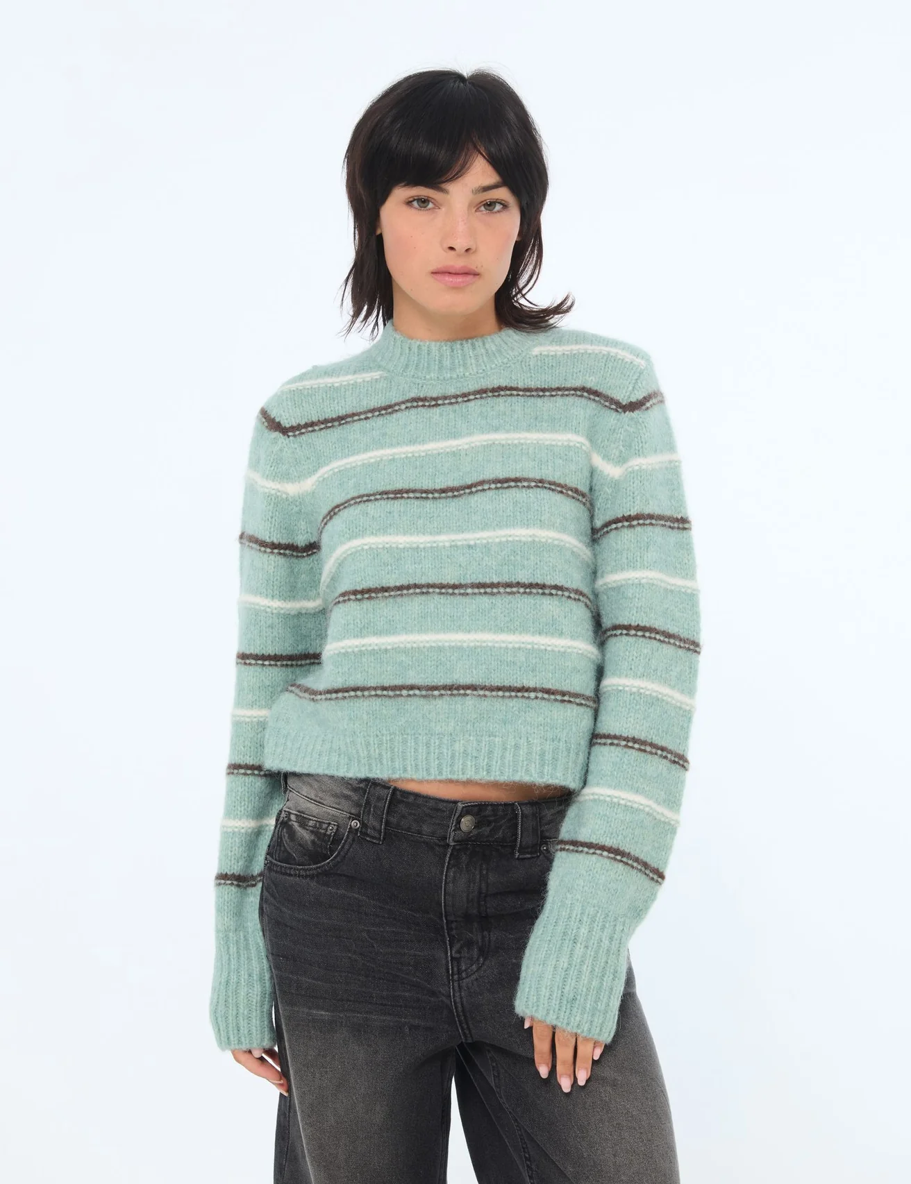 Pull oversize vert foncé à rayures blanches et marrons