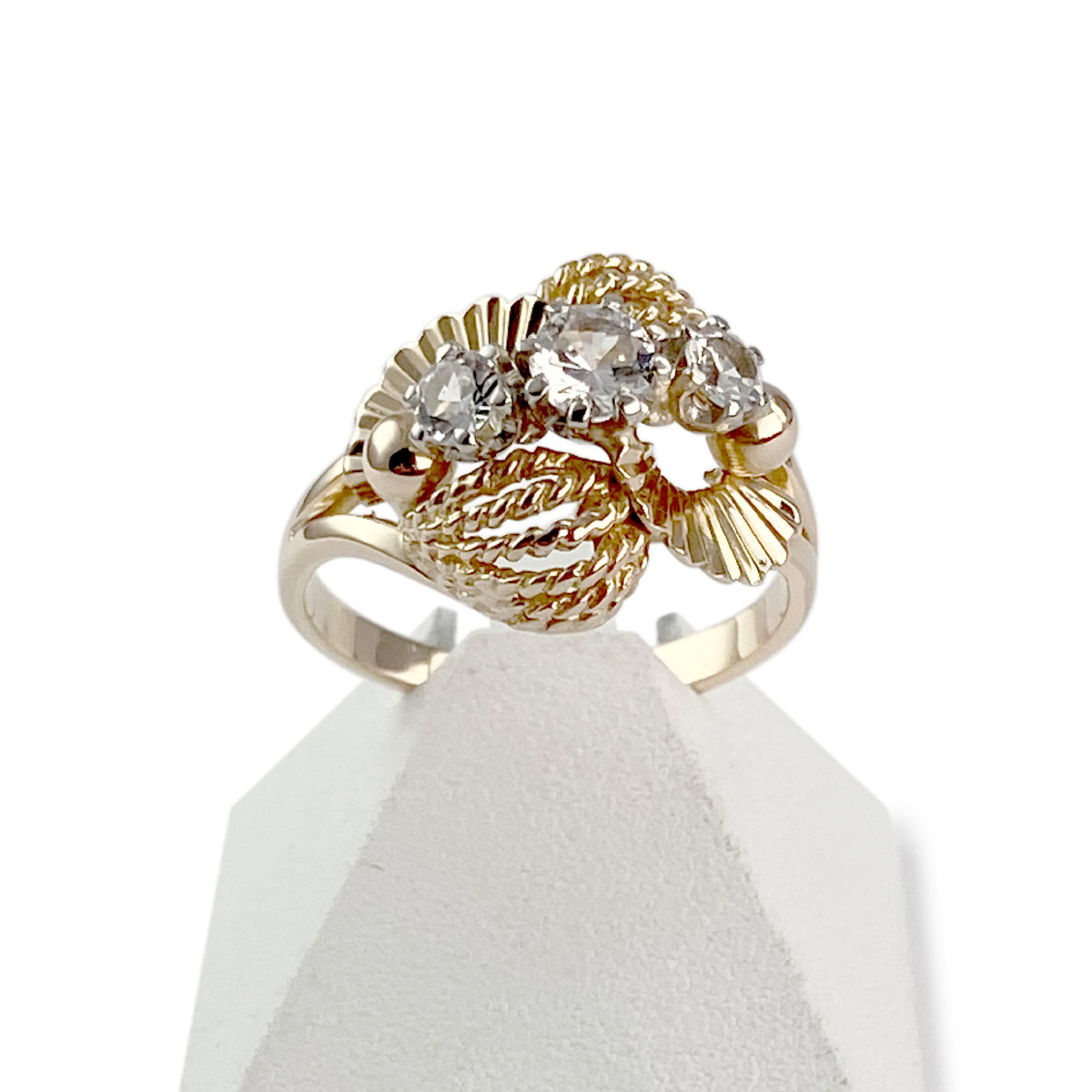 Bague d'occasion or 750 jaune saphirs blancs synthétiques