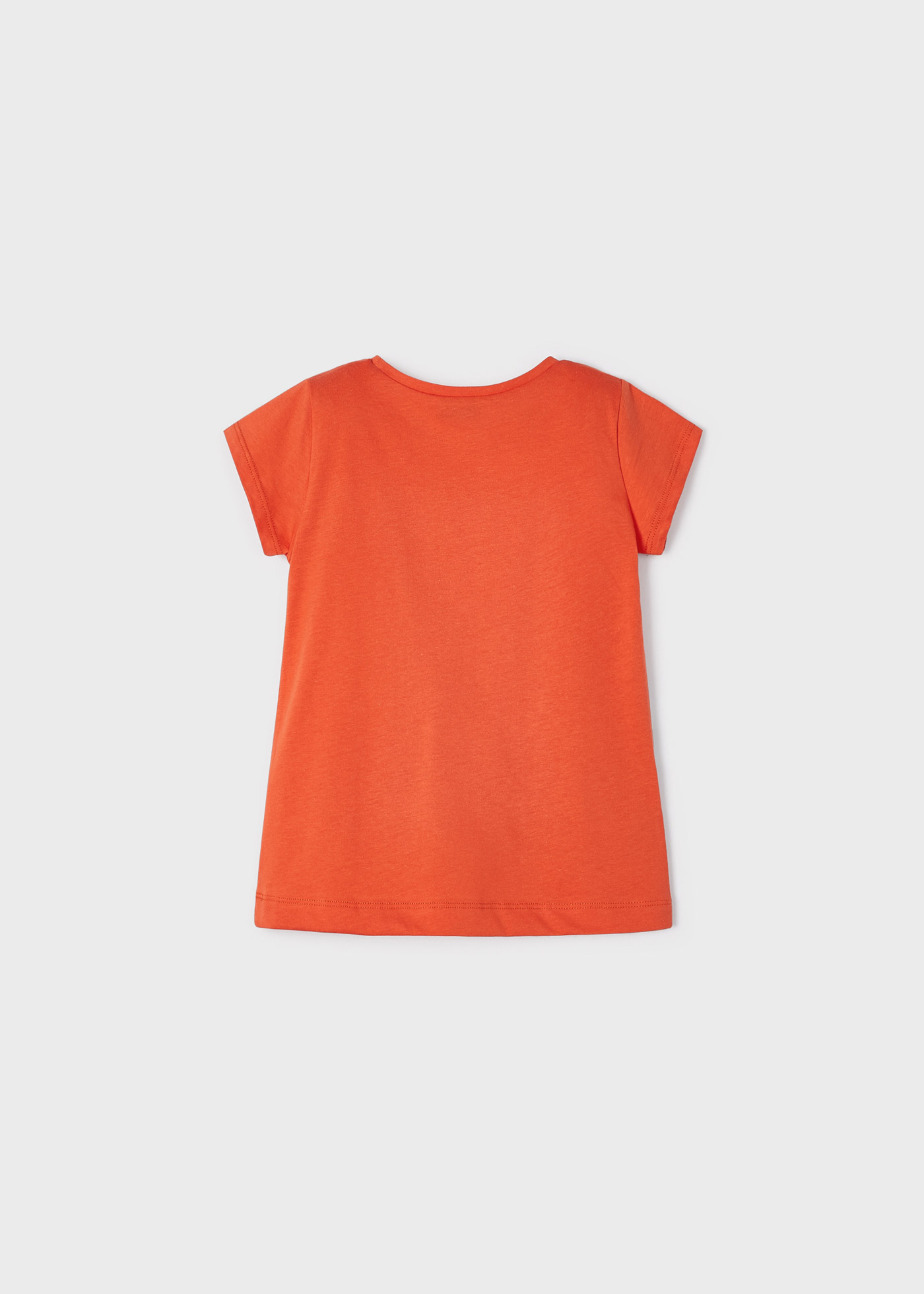 Camiseta feminina com estampa sustentável em algodão.