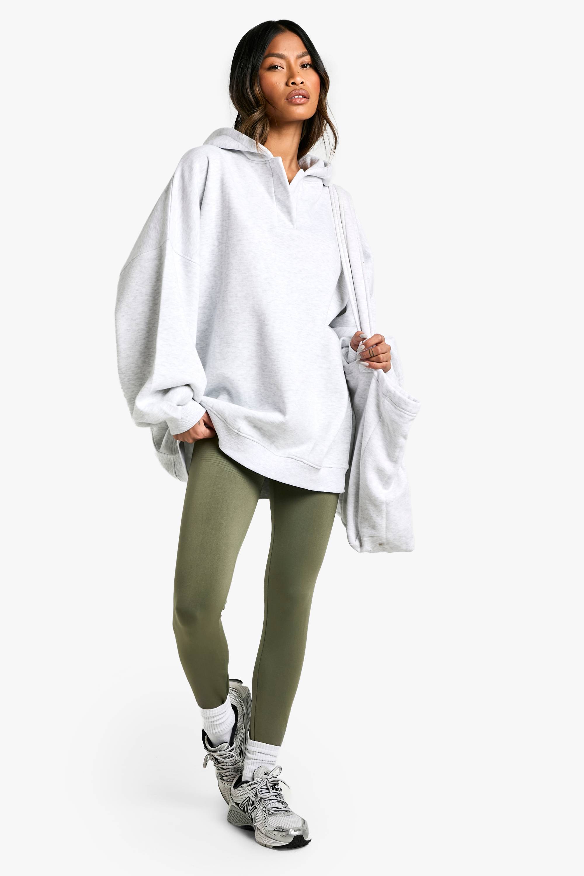 boohoo Notch Neck Balloon Sleeve Oversized Hoodie devient Sweat à capuche oversize à encolure à encoche et manches ballon