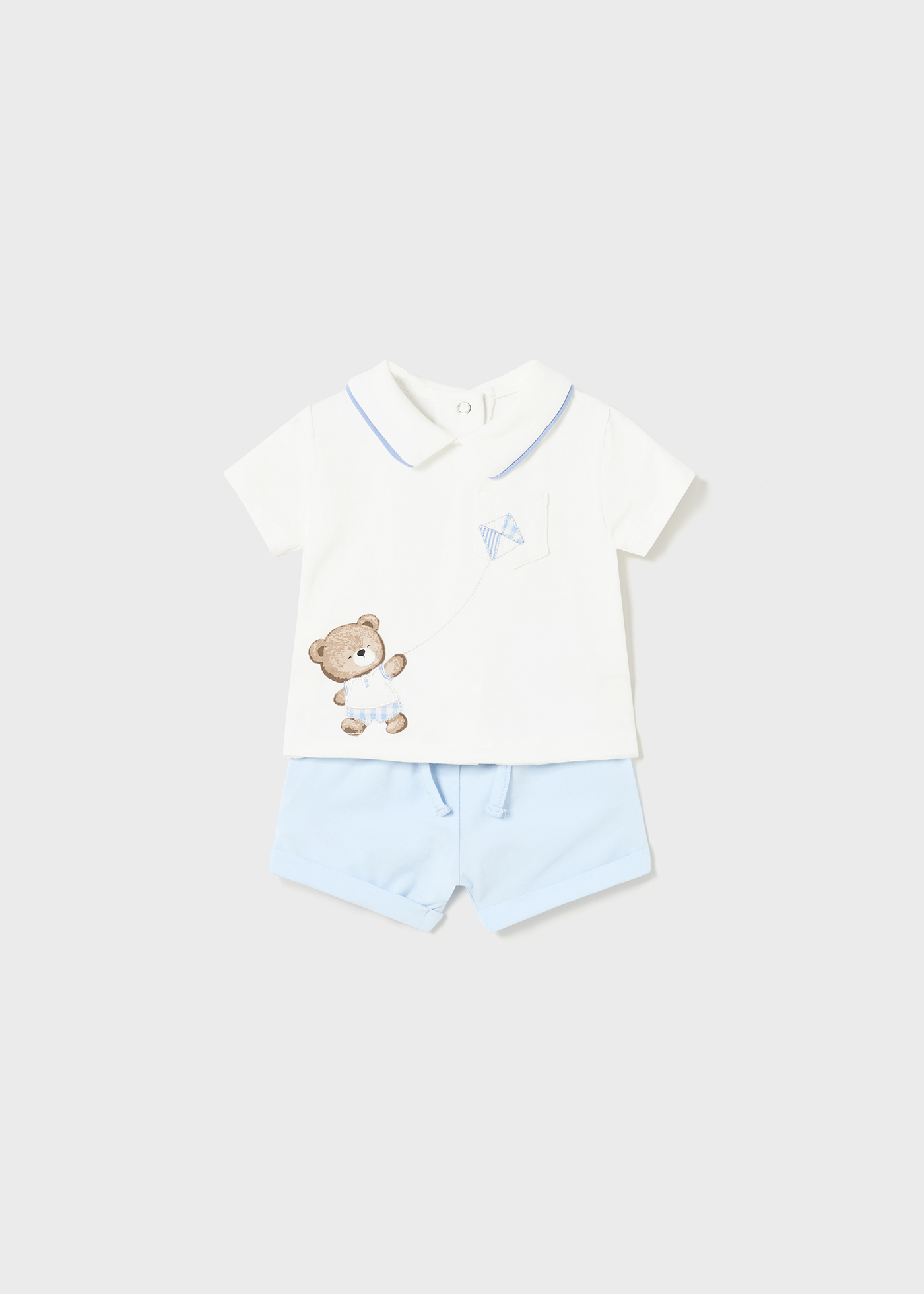 Conjunto de 4 peças em algodão sustentável para recém-nascidos.