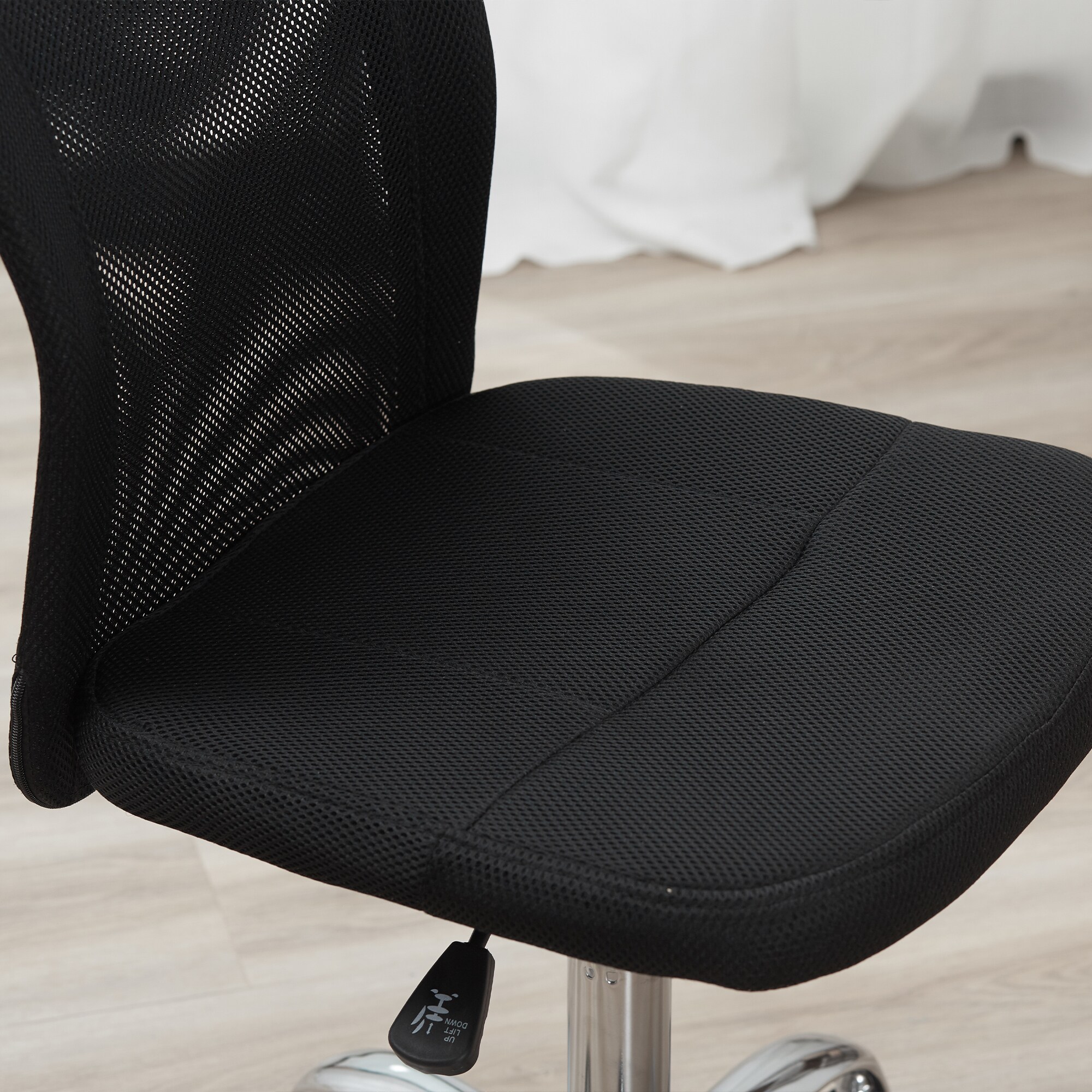 Vinsetto Bürostuhl mit Rollen und atmungsaktiver Netzstoff Rückenlehne schwarz 43L x 58B x 90-100H cm