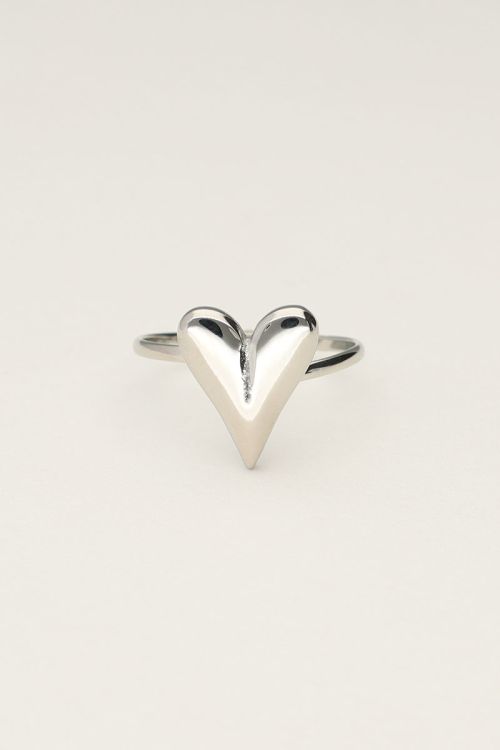 Minimalistische ring met statement hartje