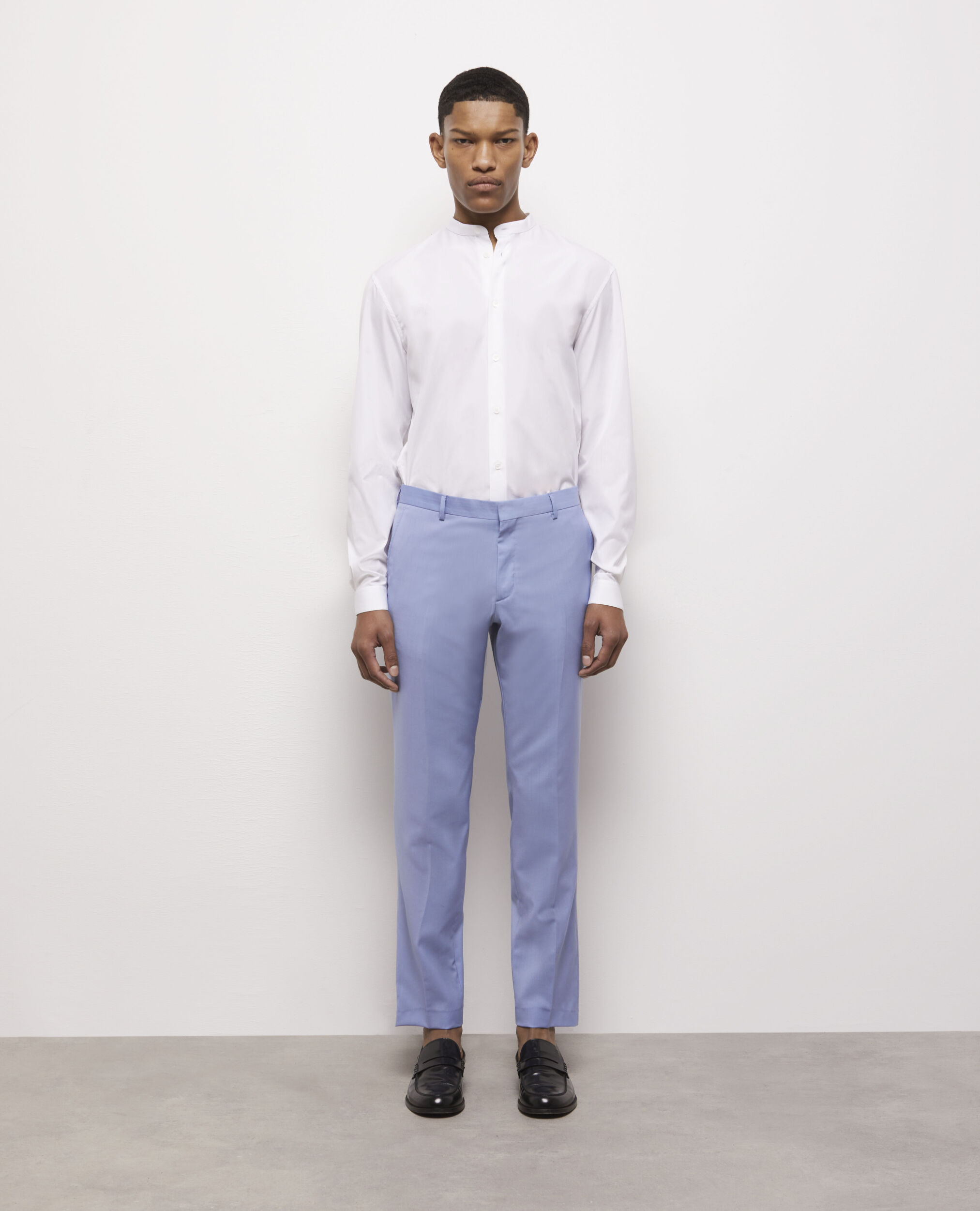 Pantalon de costume bleu en laine fil à fil