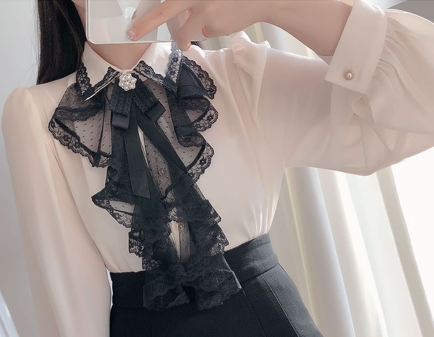 RONIN - Blouse met pofmouwen, kanten rand en strik