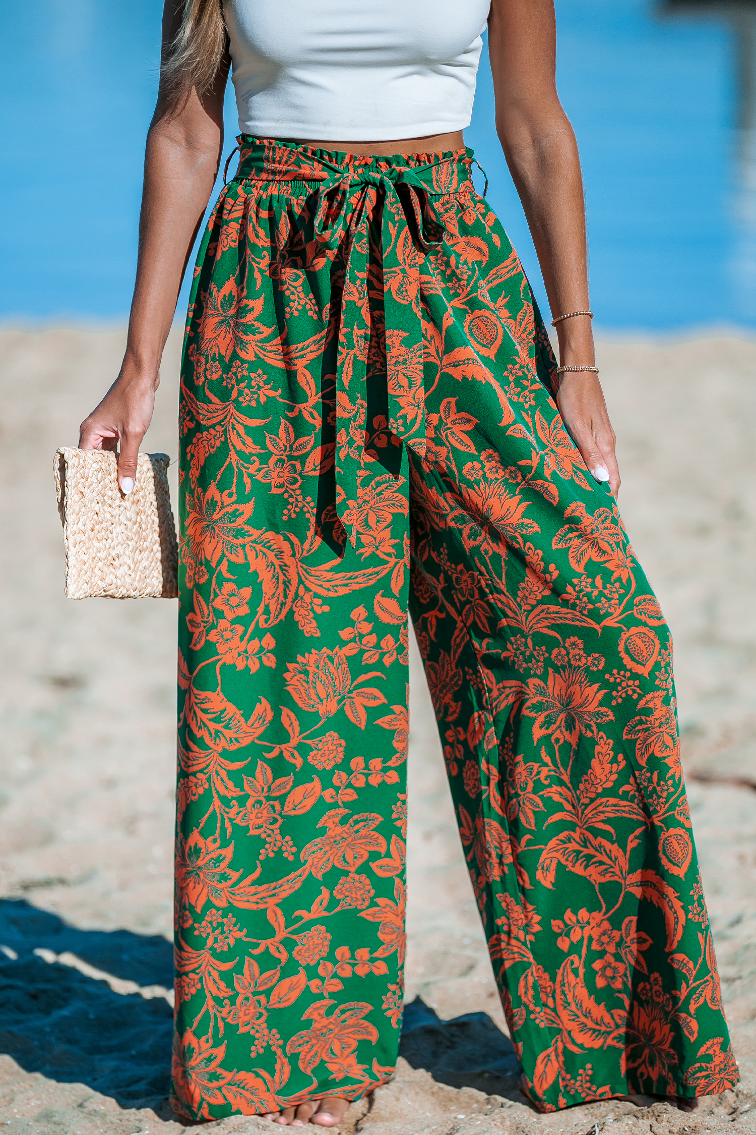 Pantalon avec taille à nouer et jambe large tropical