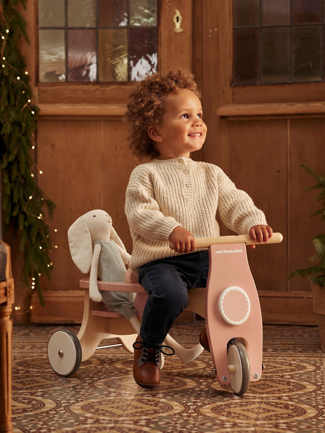 Conjunto de andador e carrinho de bebê de madeira, com certificação FSC®, bege médio com motivos.