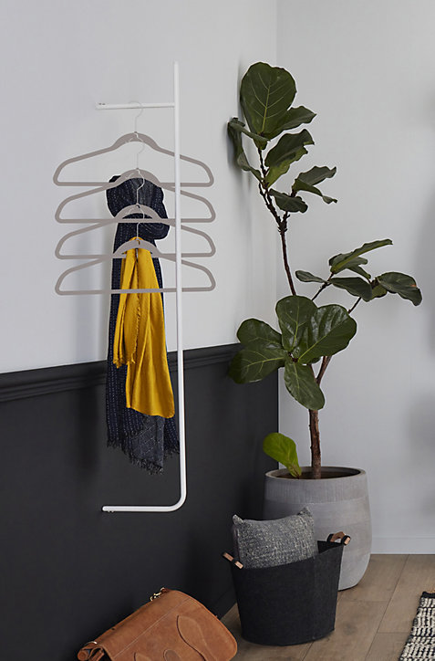 Lot de 4 cintres en feutre effet velours gris