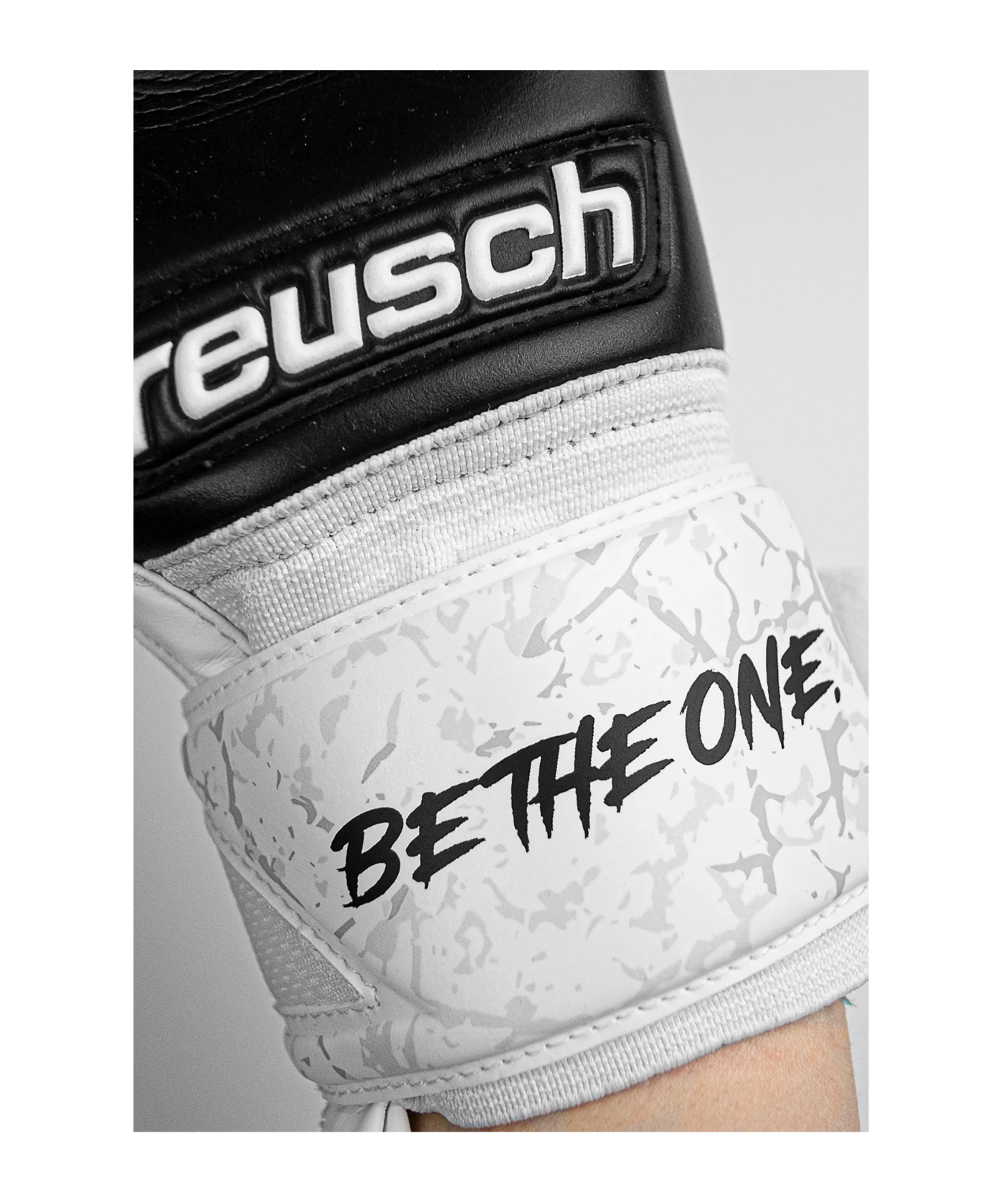 Reusch Attrakt Freegel Infinity TW-Handschuhe Weiss Schwarz F1101