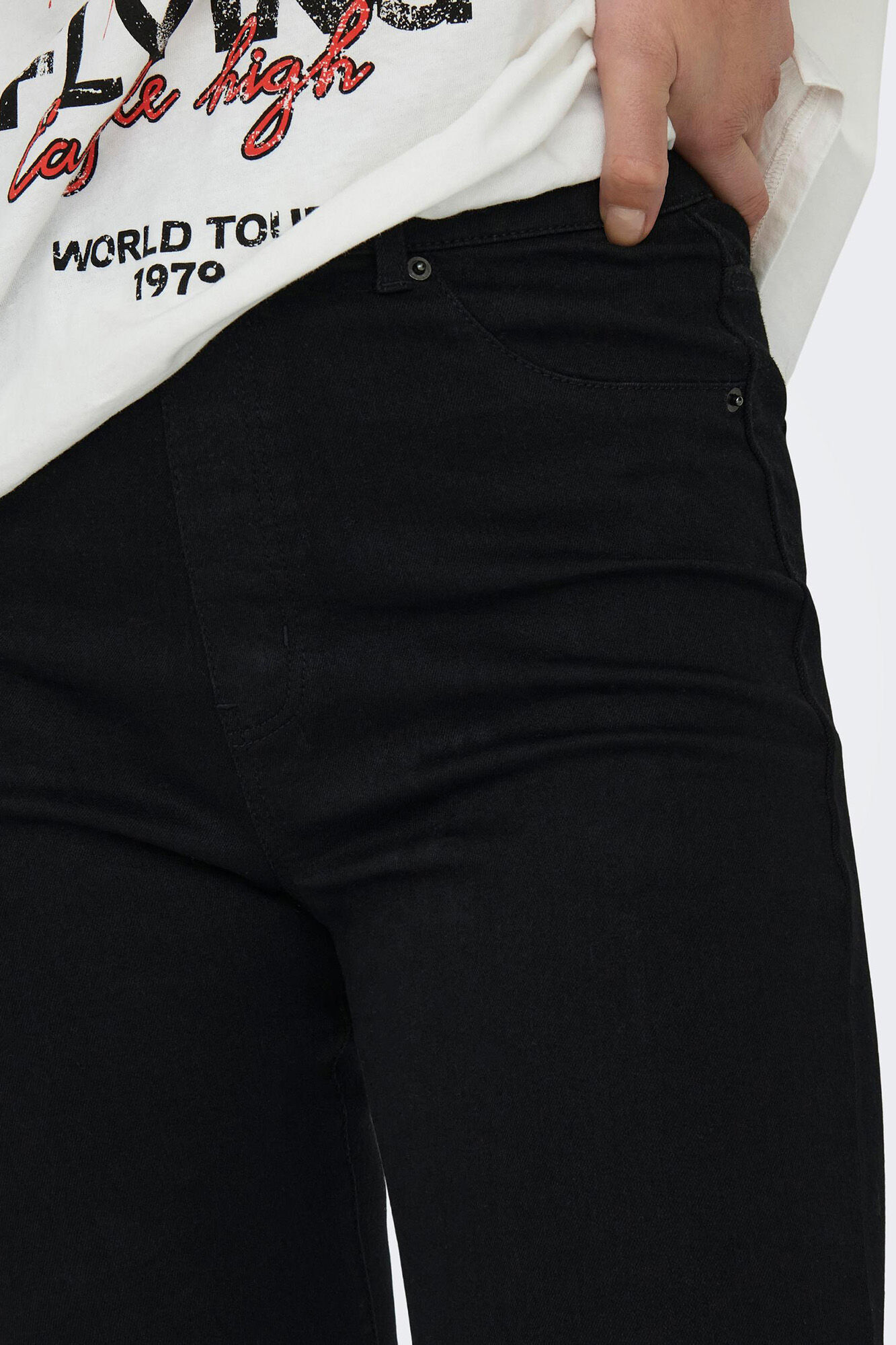 Calça jeans skinny tingida com elastano
