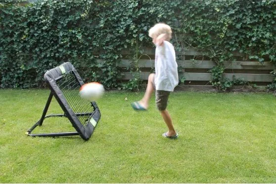 EXIT 43.01.10.00, Firkant, Justerbar vinkel, Fodbold rebounder, Sort