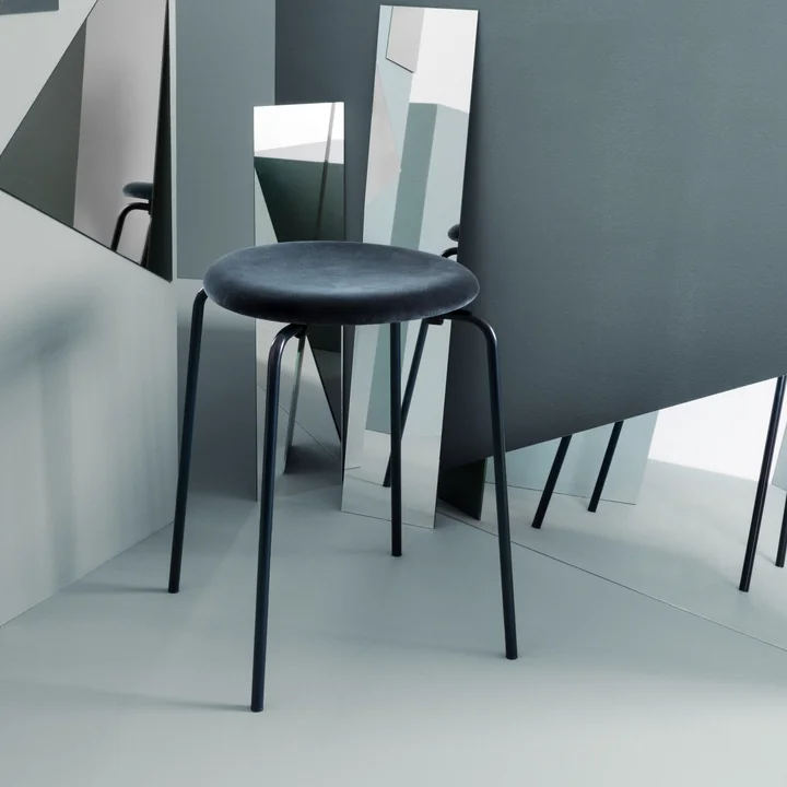 Fritz Hansen - Dot Hocker, Leder schwarz / Untergestell schwarz