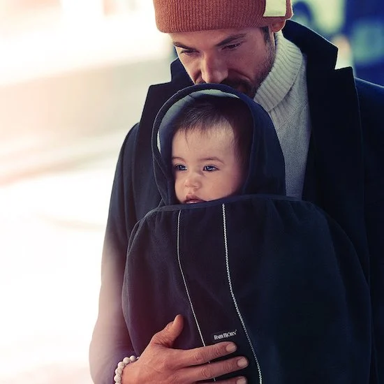 Cape pour porte-bébé   Noire        de               BabyBjörn