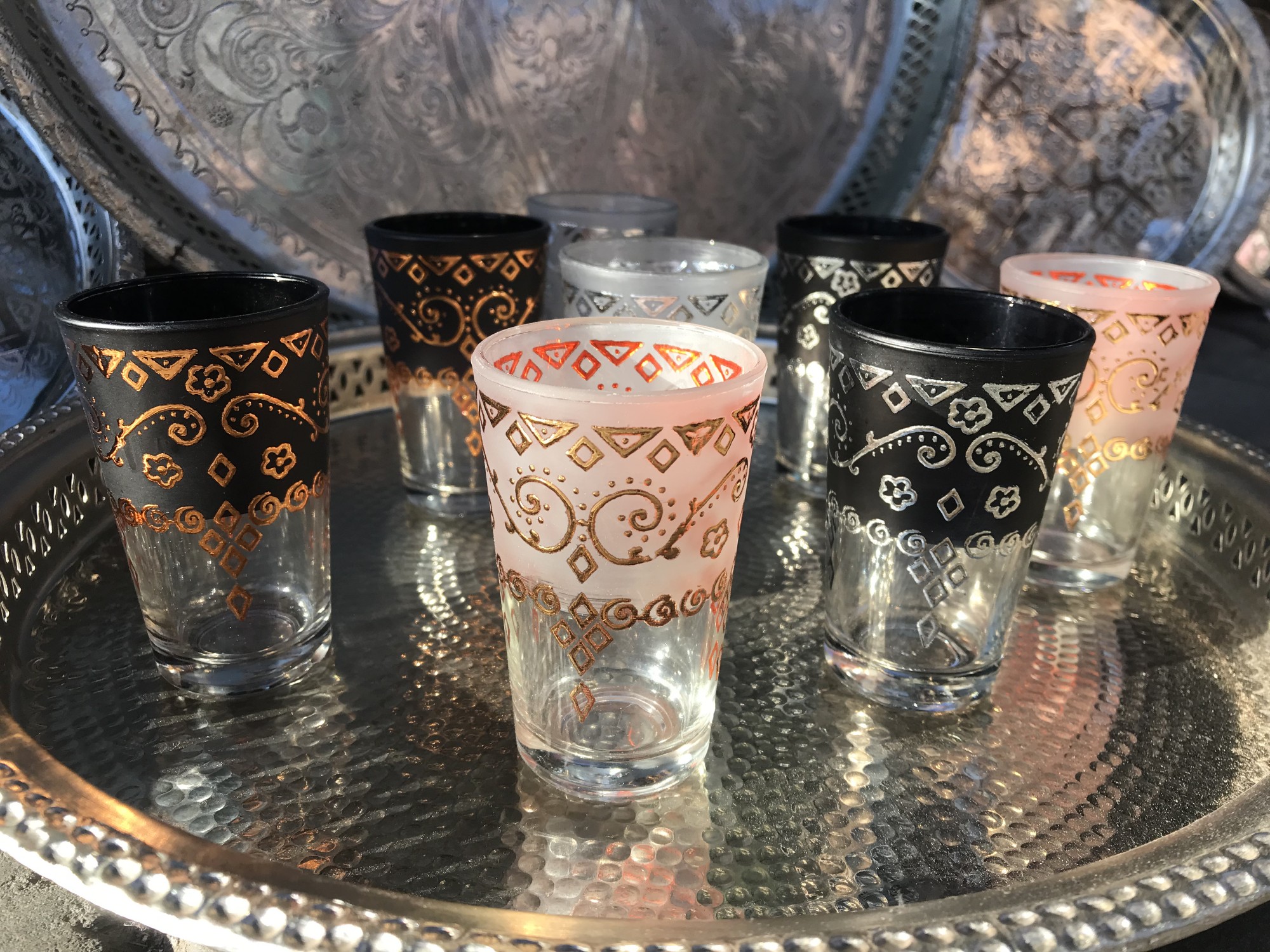 Teeglas, gold, weiß, Ø 5 cm, H 9 cm zu 4,80