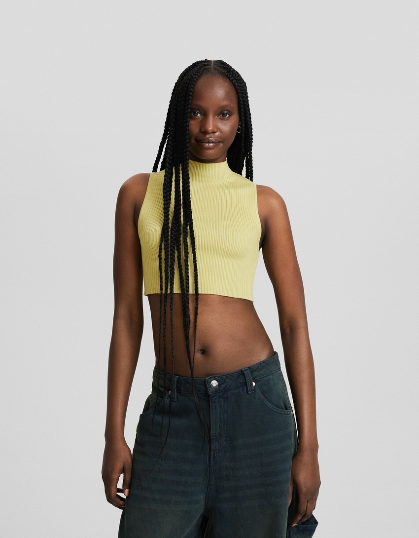Blusa de malha sem mangas com gola alta