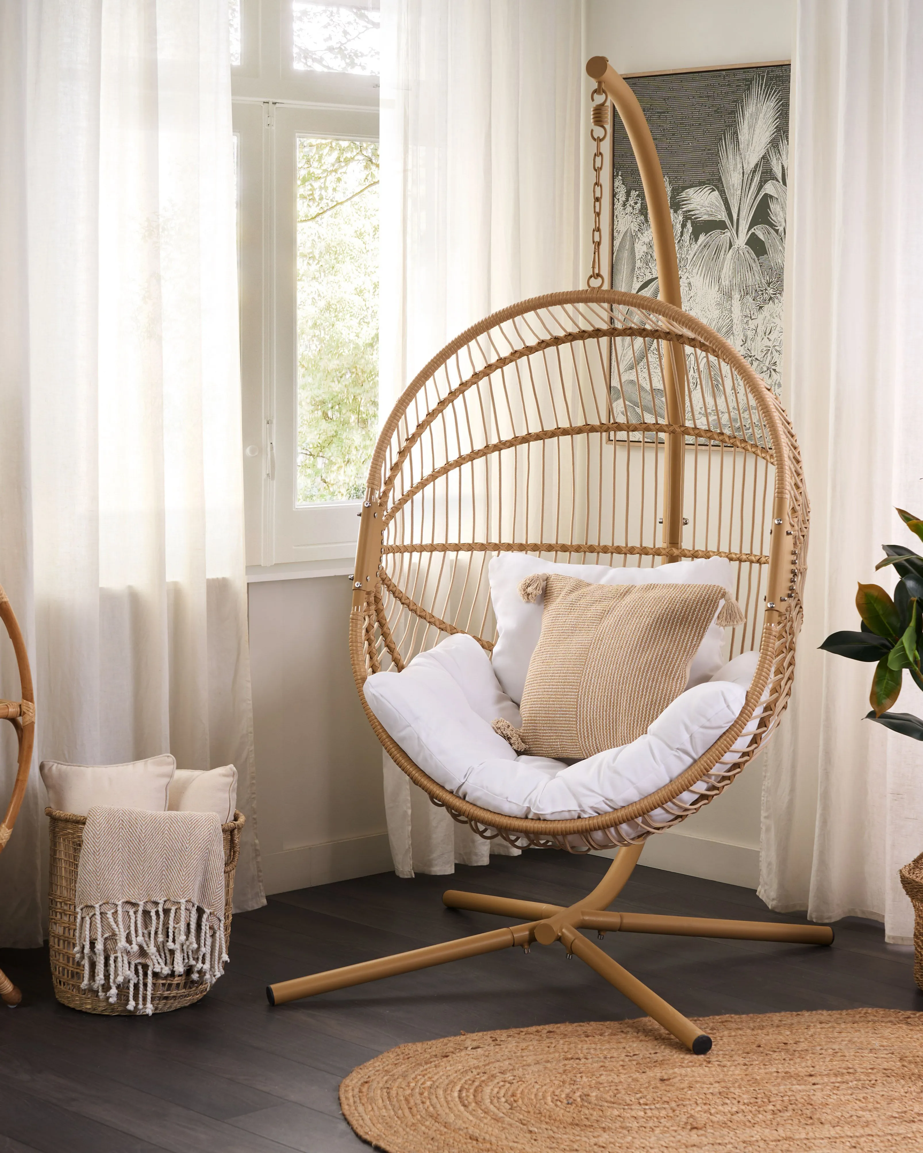 Hangstoel met standaard ACRI PE rotan Beige