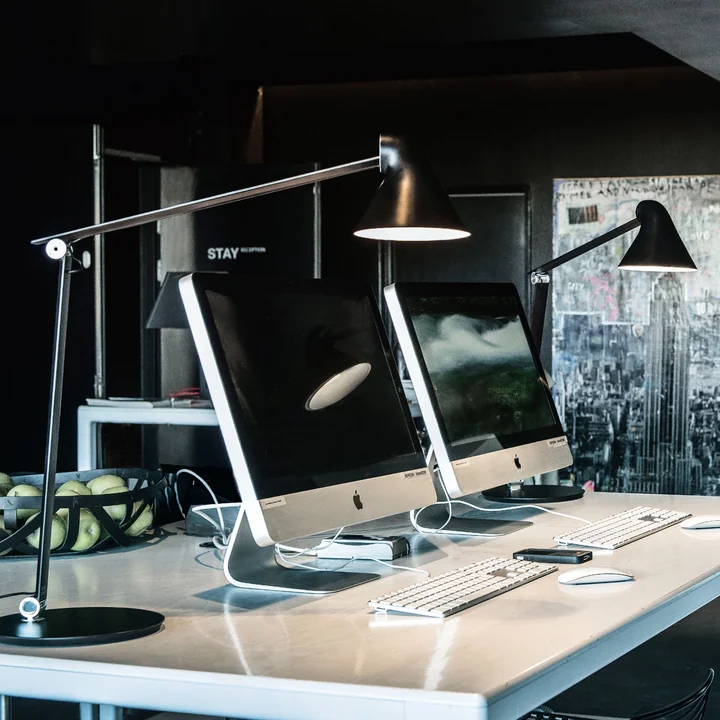 Louis Poulsen - NJP LED Tischleuchte mit Standfuss, weiss