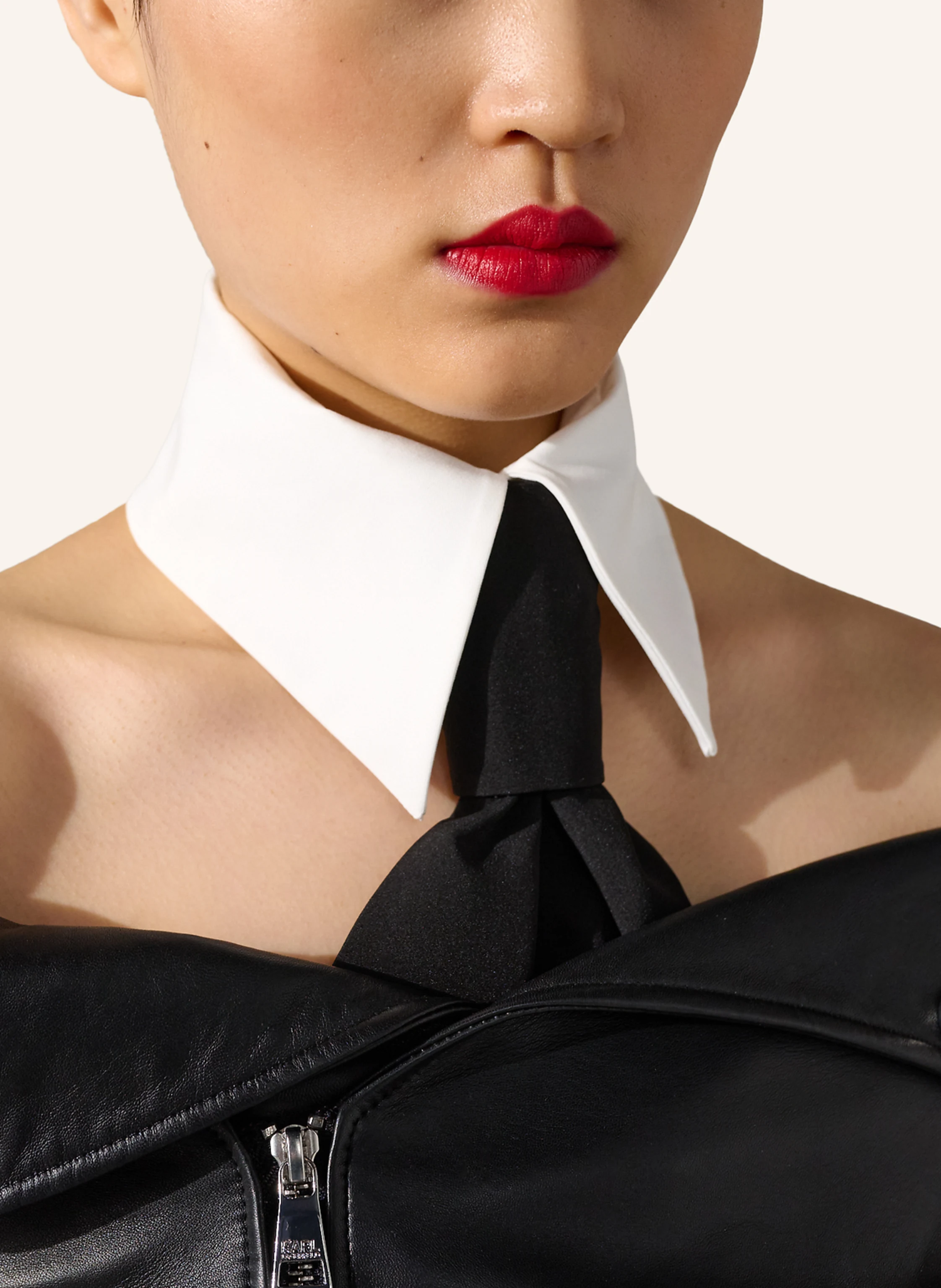 KARL LAGERFELD Kragen