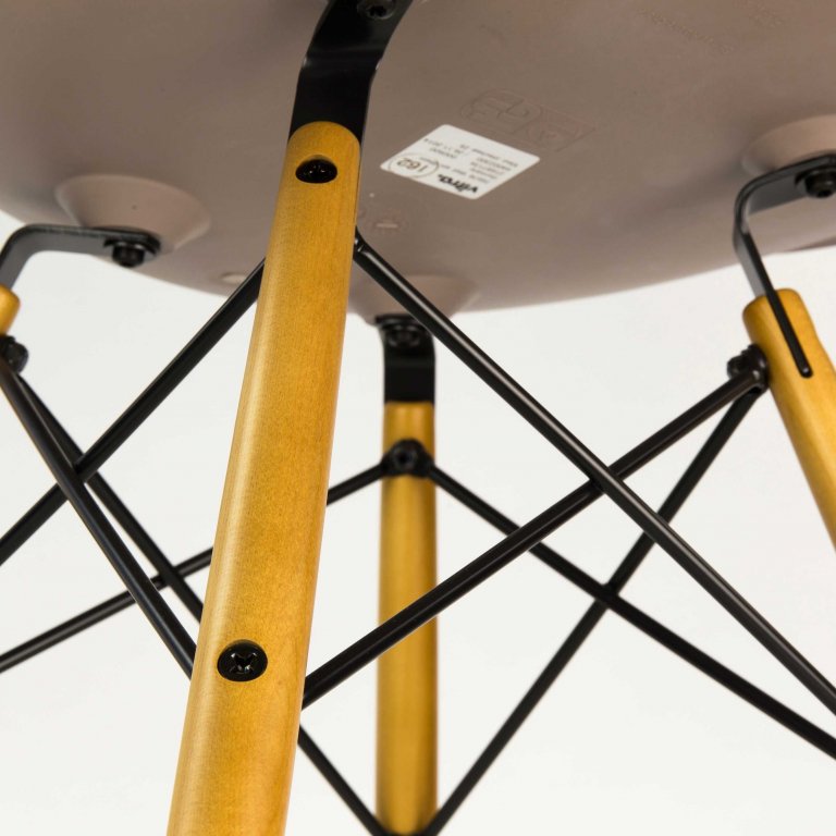 Vitra Eames DSW stoel met essen onderstel, Pebble