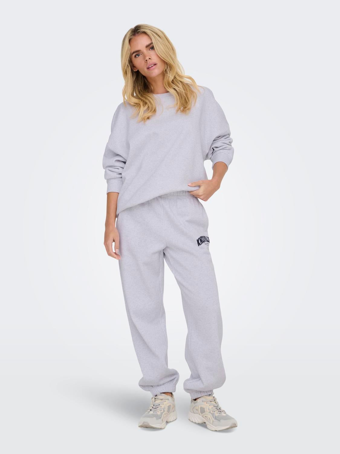 ONLDEBORAH Mittlere Taille Normal geschnitten Jogginghose Light Grey Melange